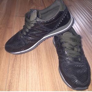 New balance "snake" skin colas with Heidi Klum